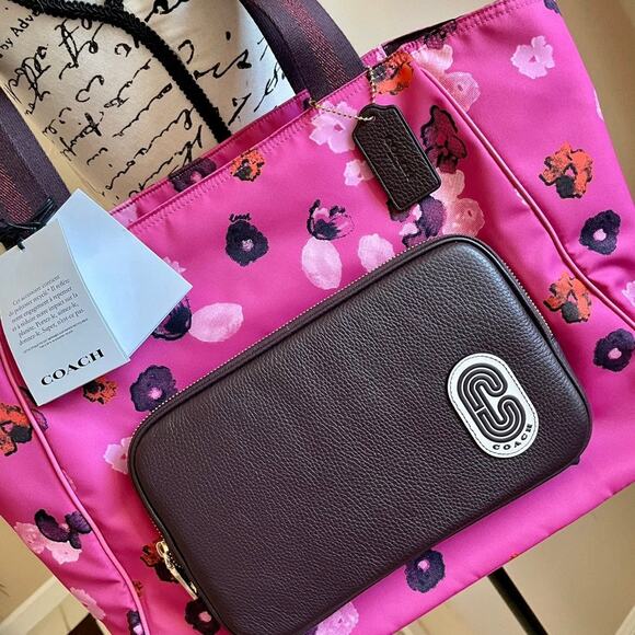 COACH TOTE BAG HOT PINK FLORAL LEATHER ACCENTS CARRY ALL VERSATILE ZIP AROUND - Picture 3 of 6